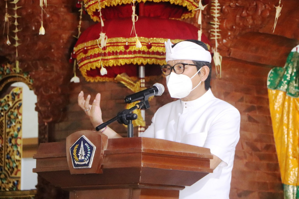 Sekda Adi Arnawa Resmikan Balai Banjar Adat Ancak, Desa Adat Kampial